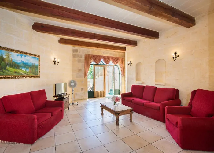 3 Bedroom Holiday Home With Private Pool And Views