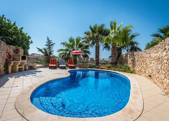 3 Bedroom Holiday Home With Private Pool And Views
