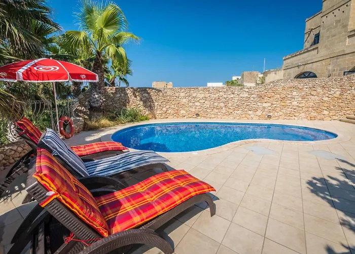 3 Bedroom Holiday Home With Private Pool And Views