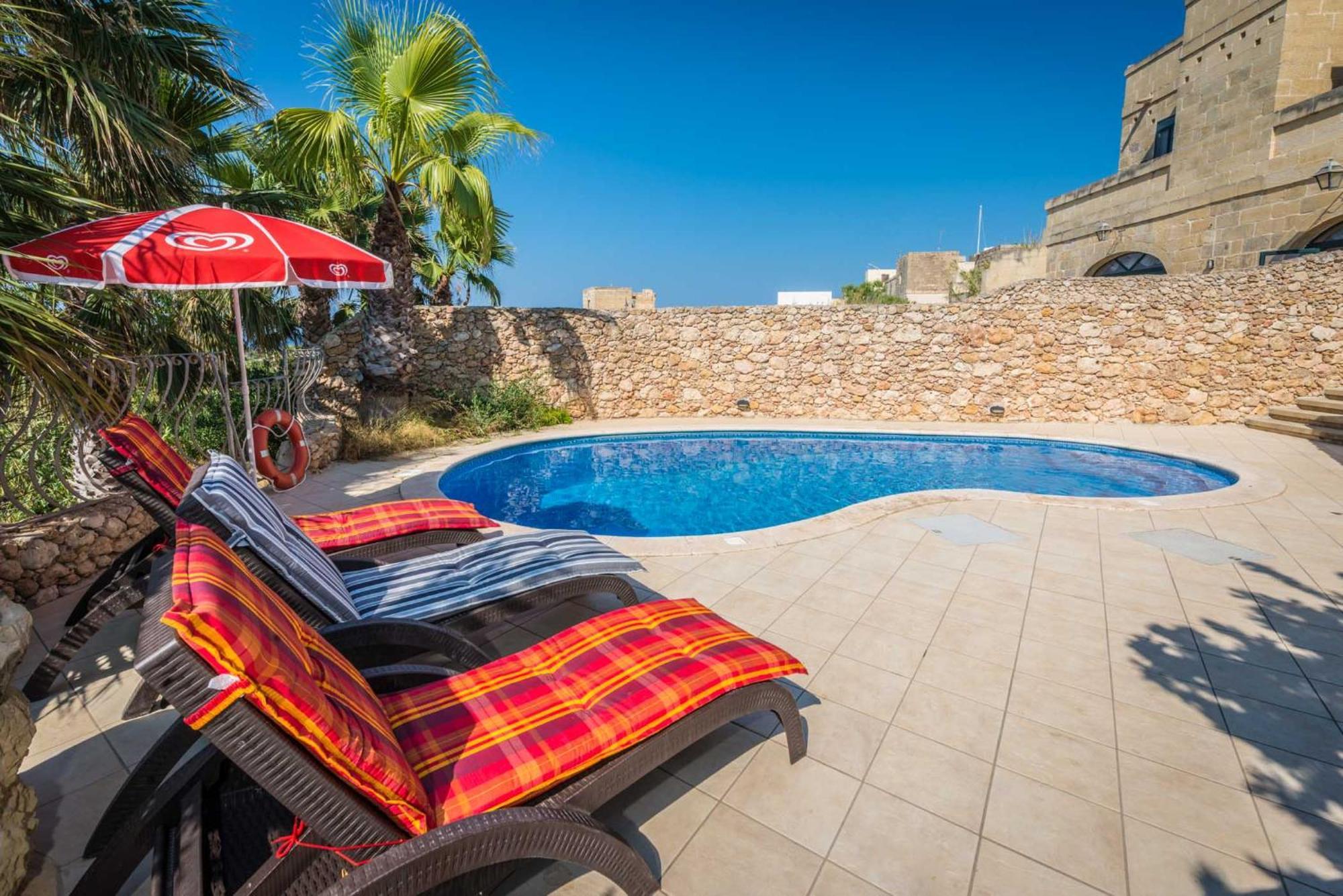 3 Bedroom With Private Pool And Views