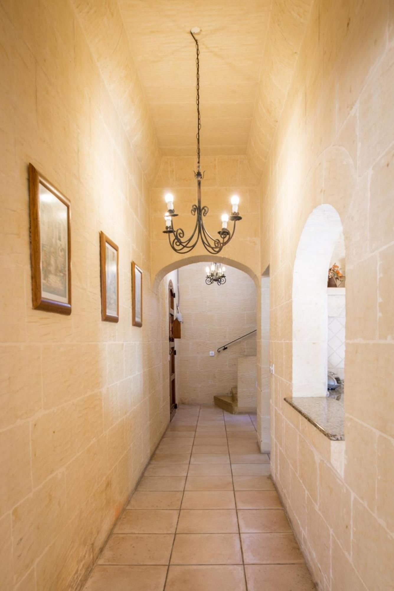 3 Bedroom With Private Pool And Views Nadur
