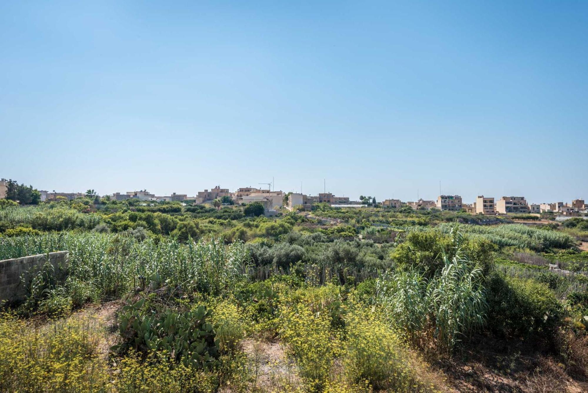 3 Bedroom With Private Pool And Views Nadur